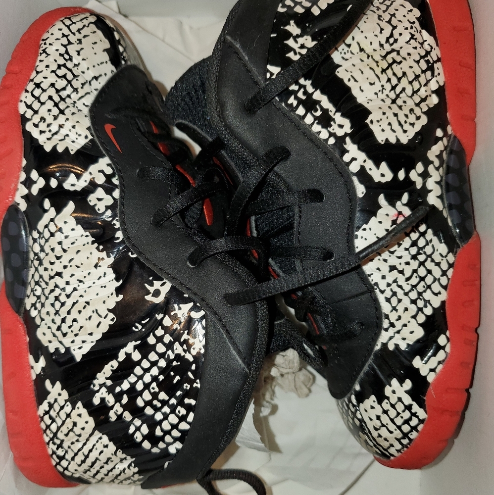 🔥🖤Boys 9c Nike Foamposite 🖤🔥
